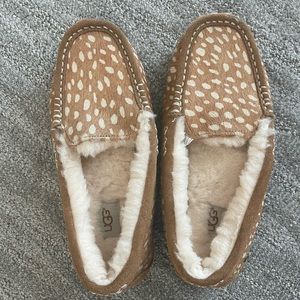 UGG Women’s Size 8 Deer print slippers